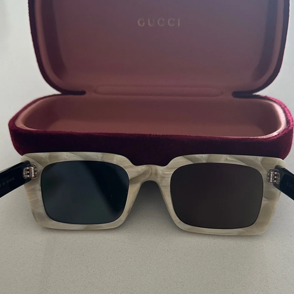 Gucci Black Square Sunglasses with Velvet Case - Picture 2 of 6